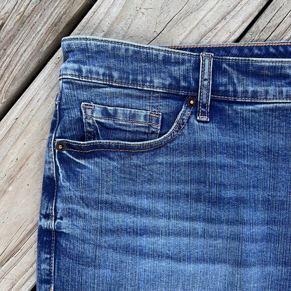 Torrid Women's Blue Denim Mini Skirt Size 20. NWOT - Picture 3 of 8